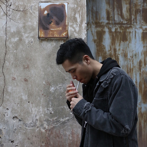 女人被扒开腿狂躁3p免费
